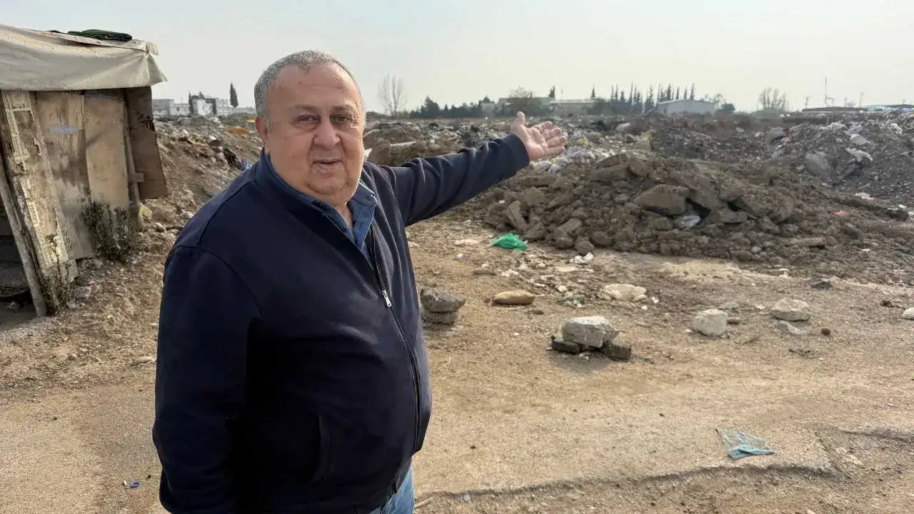 Adana’da Boş Arazi Çöplüğe Döndü: Mahalle Sakinleri İsyanda! 6